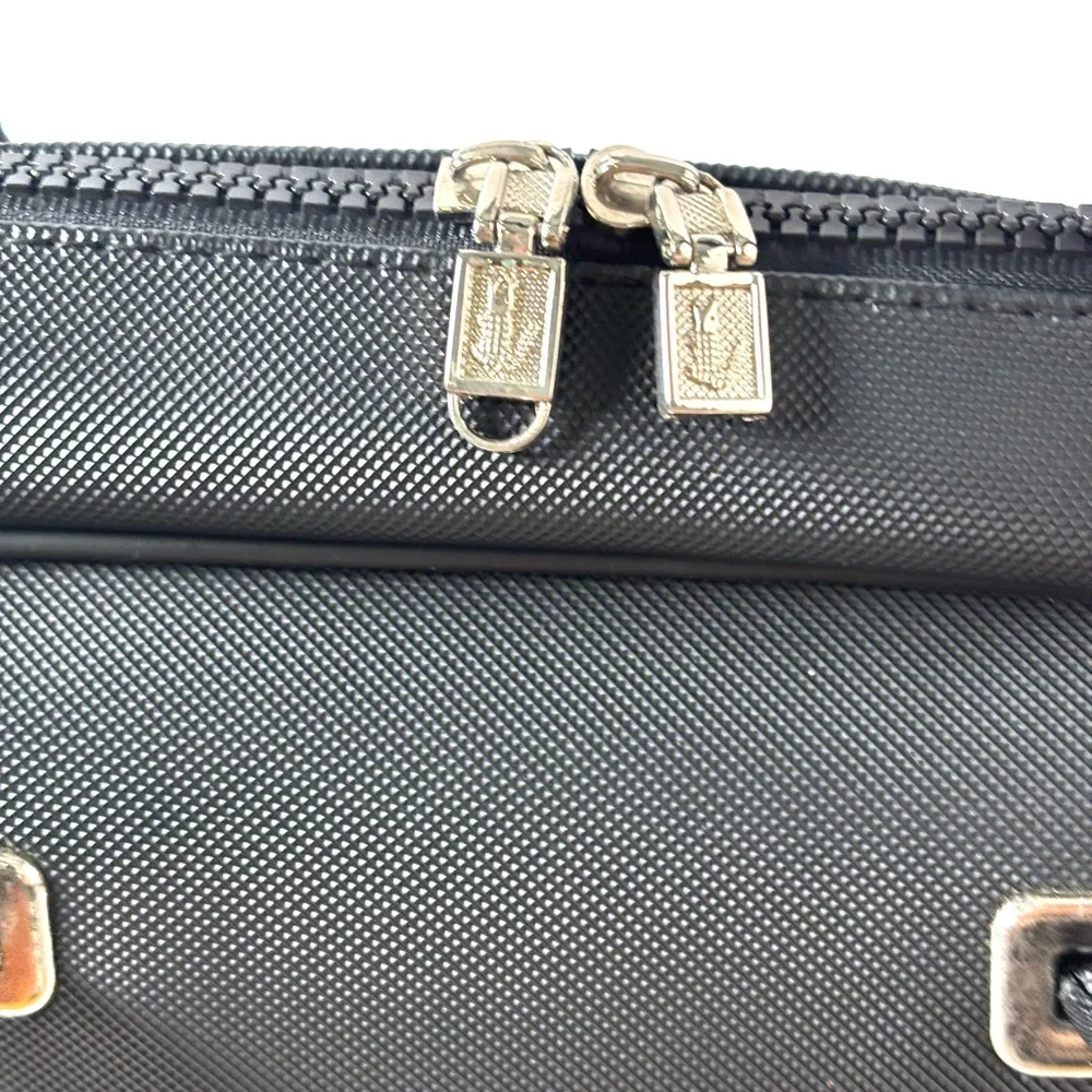 Lacoste description embrace